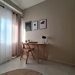 Francie's Apartment, Apartament *