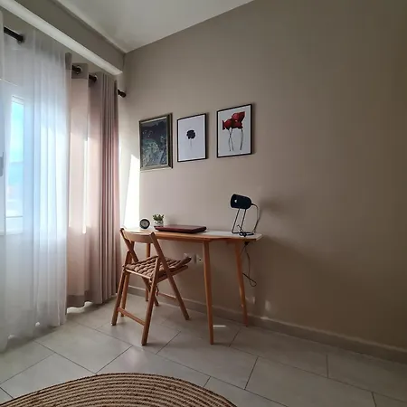 Francie's Apartment, Appartement *