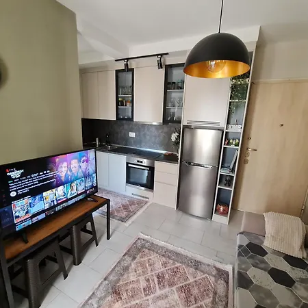 Francie's Apartment, Apartament Tirana