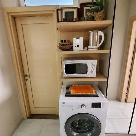 Francie's Apartment, Lejlighed Tirana