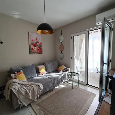 Francie's Apartment, Apartament