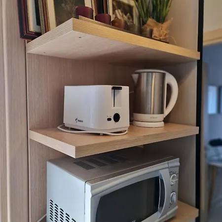 Francie's Apartment, Apartament *